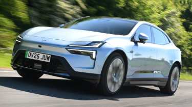 Polestar 4, вид спереди под углом